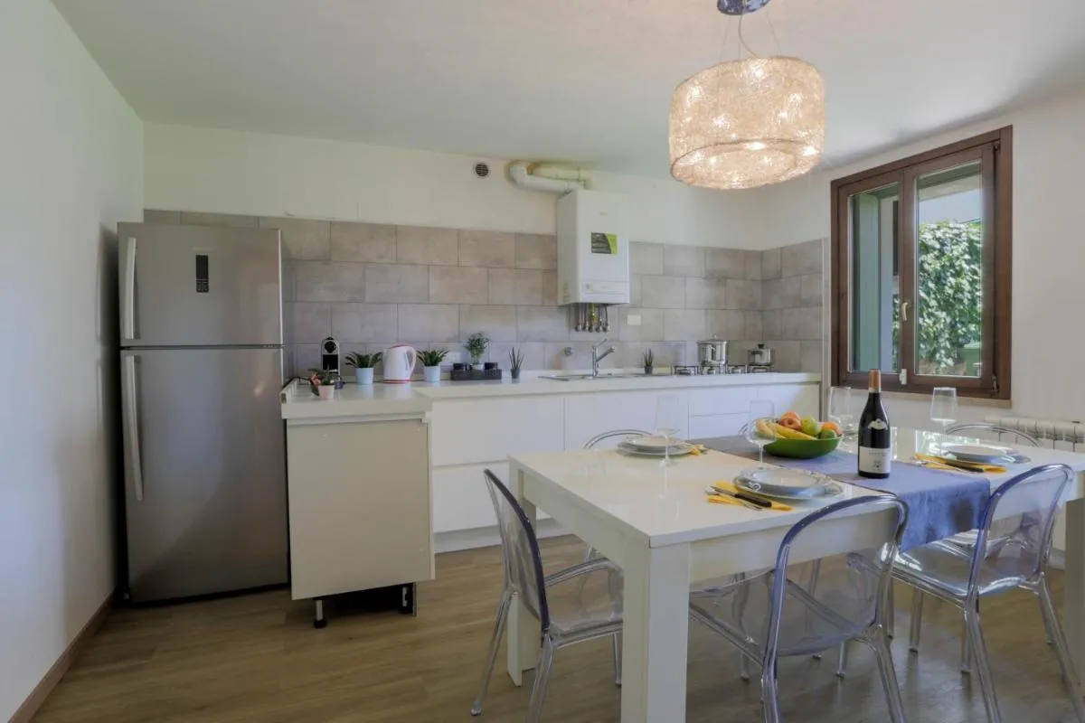 Image 2 of Elegant Apartment: [Free Netflix, Wi-Fi & Parking]