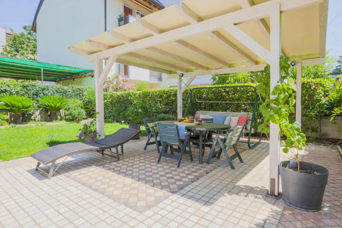 Image 4 of Elegant Apartment: [Free Netflix, Wi-Fi & Parking]