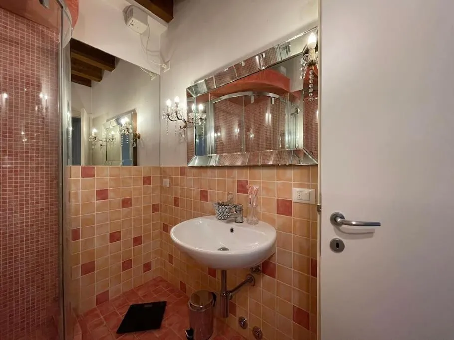 Image 6 of A Verona Grazioso alloggio in antica Corte