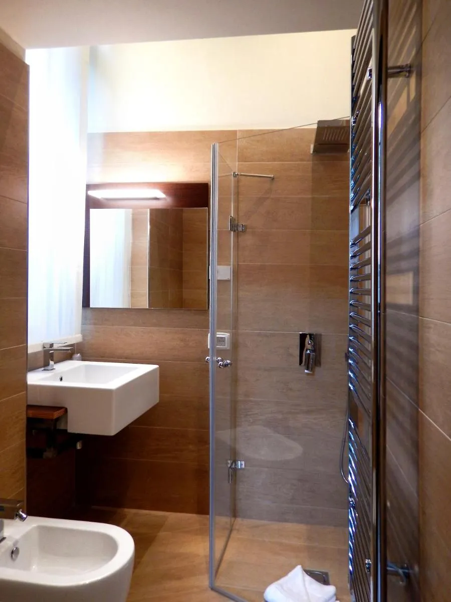 Image 5 of Arena Luxury Suite