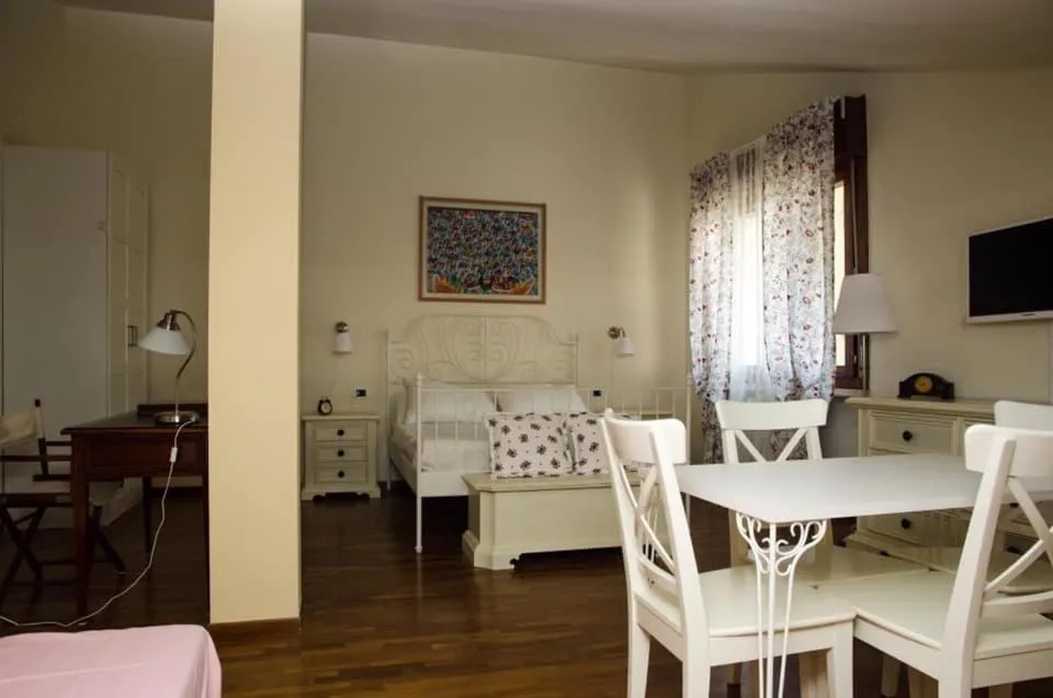 Image 3 of B&B Luc