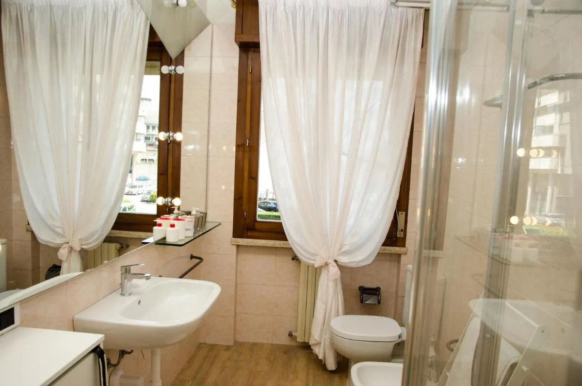 Image 2 of B&B Luc