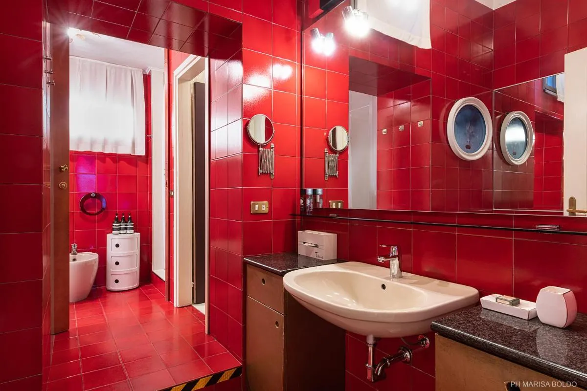 Image 4 of Billie’s Flat RED – art & design apt in Verona historic centre