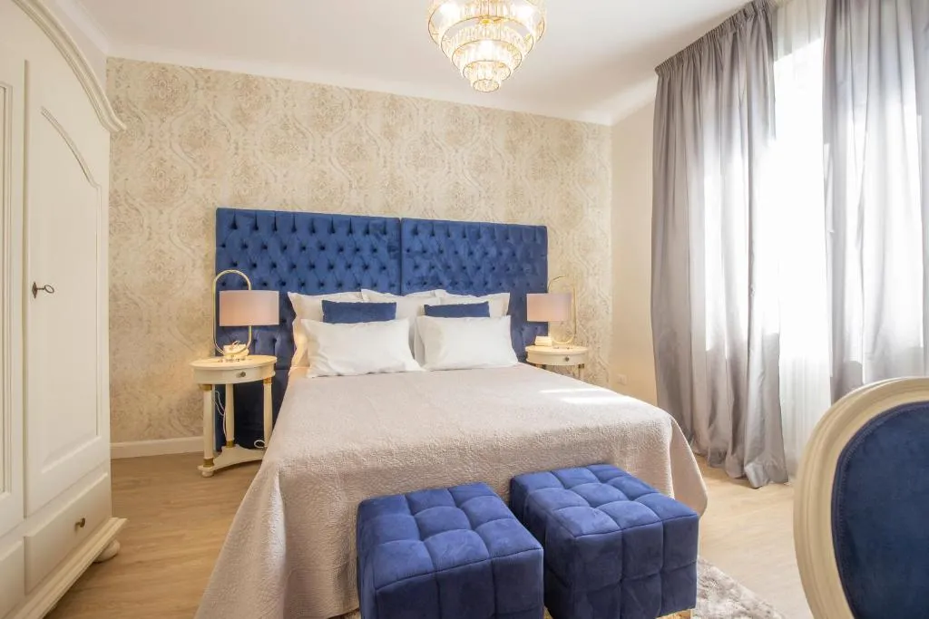 Image of CRYS: Apartments, Holiday, Business, Blu