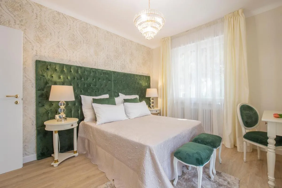 Image 1 of CRYS: Apartments, Holiday, Business, Verde