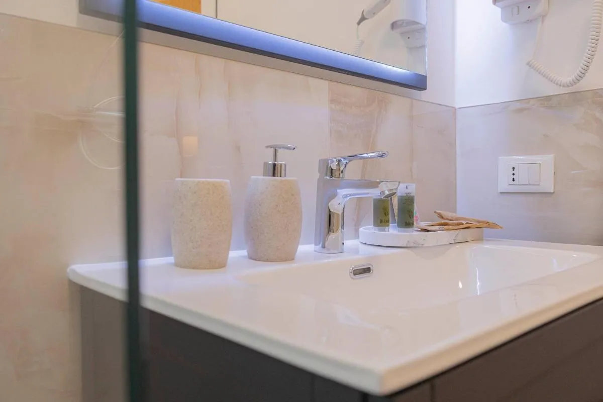 Image 1 of CRYS: Rooms, Holiday, Business
