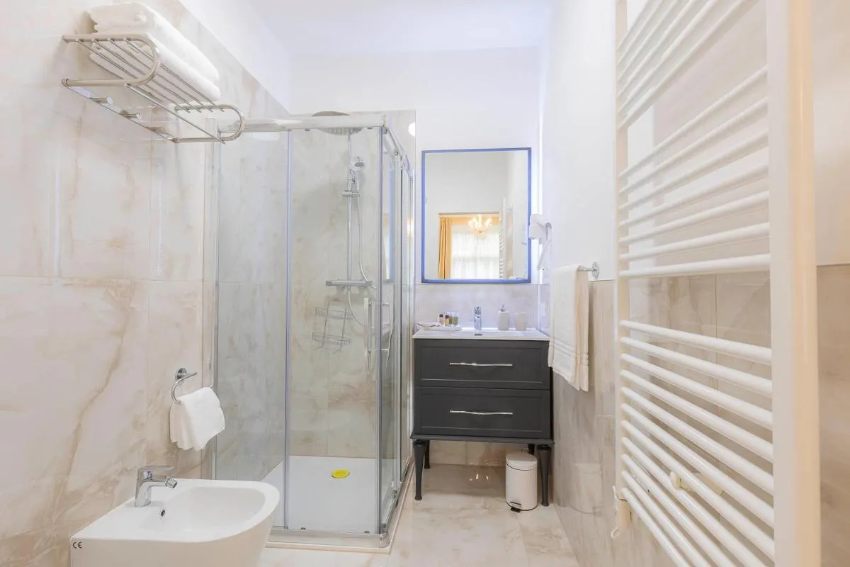 Image 2 of CRYS: Rooms, Holiday, Business