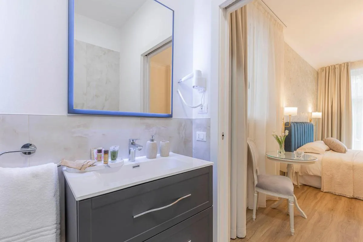 Image 3 of CRYS: Rooms, Holiday, Business