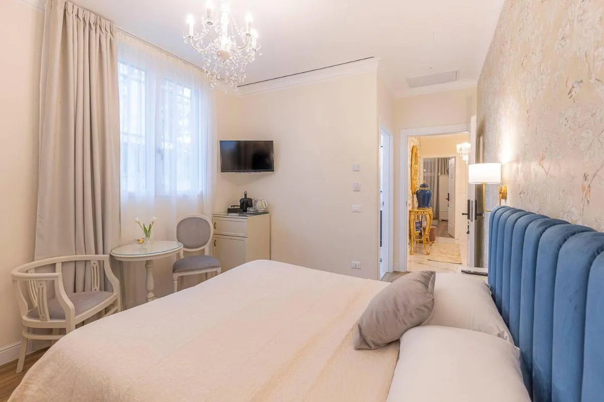 Image 5 of CRYS: Rooms, Holiday, Business