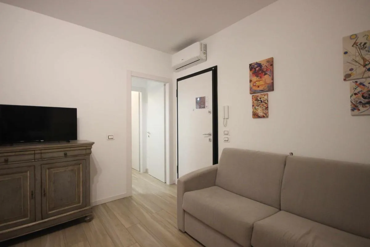 Image 4 of Case VR Holiday LHT House