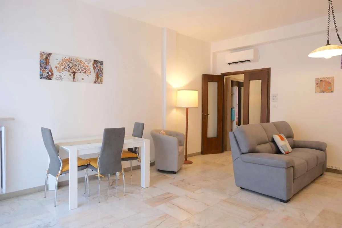 Image 3 of Case VR Holiday Sonia Suite