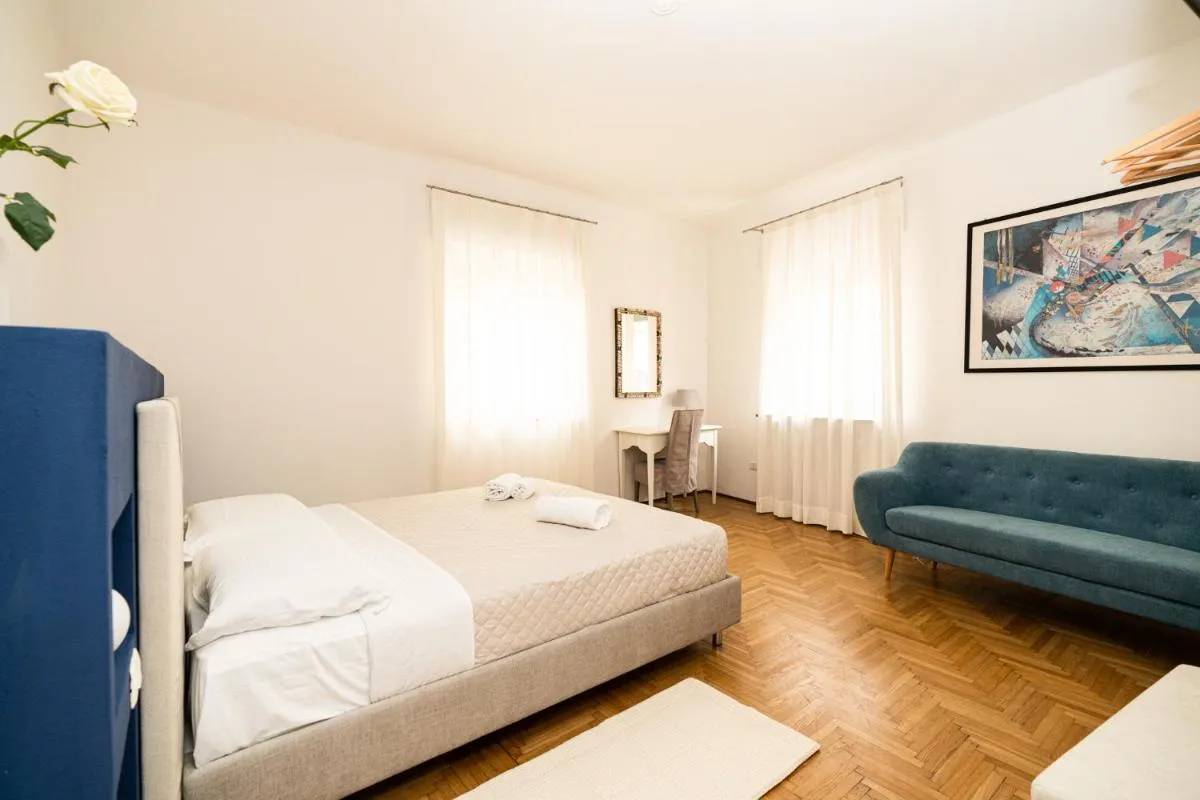 Image 1 of Domus Verona – Elegante residenza con affaccio su Porta Leoni