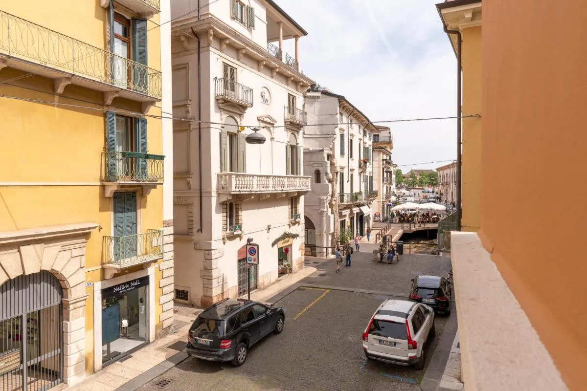 Image 5 of Domus Verona – Elegante residenza con affaccio su Porta Leoni