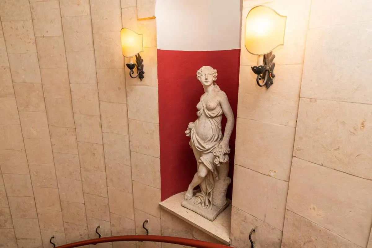 Image 2 of Domus Verona – Elegante residenza con affaccio su Porta Leoni