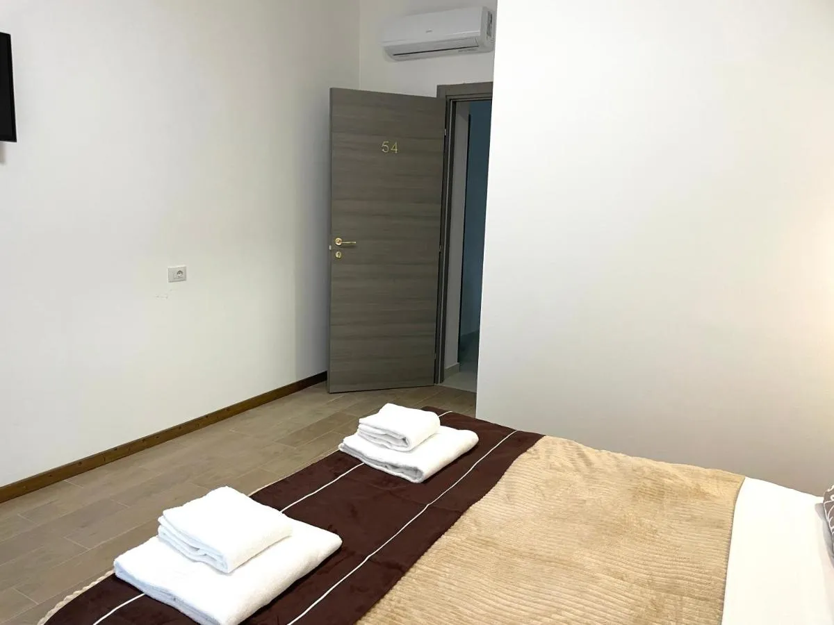 Image 2 of FIERA ROOMS