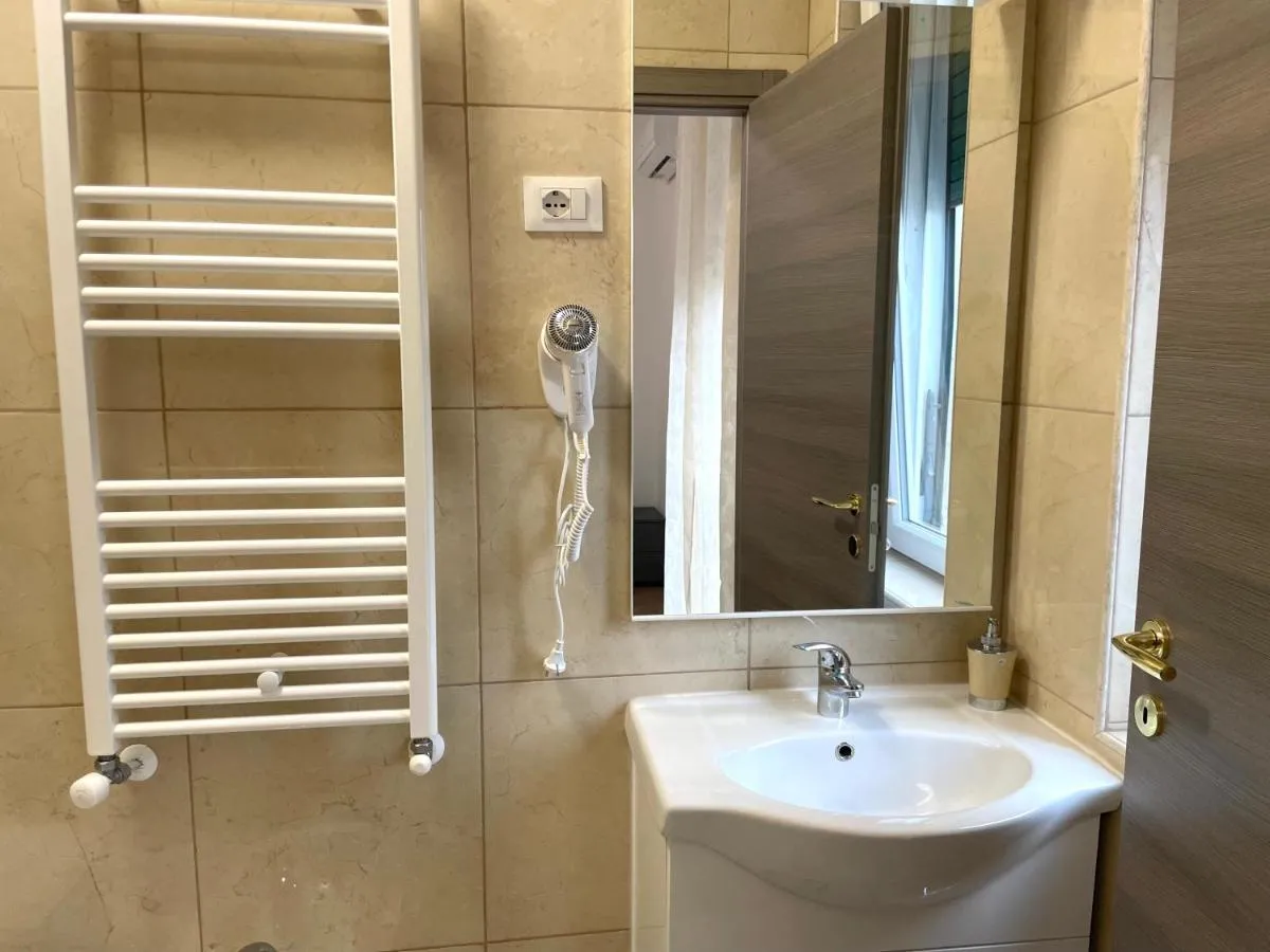 Image 6 of FIERA ROOMS