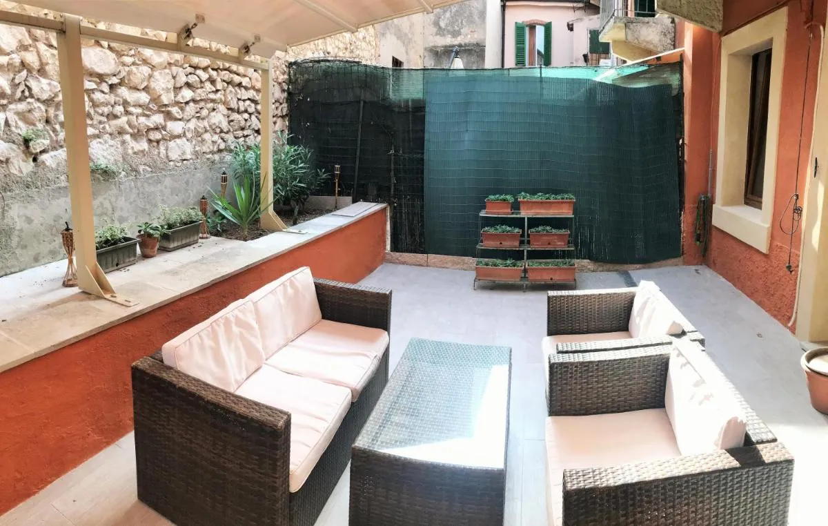 Image 6 of Garden Wine Suite