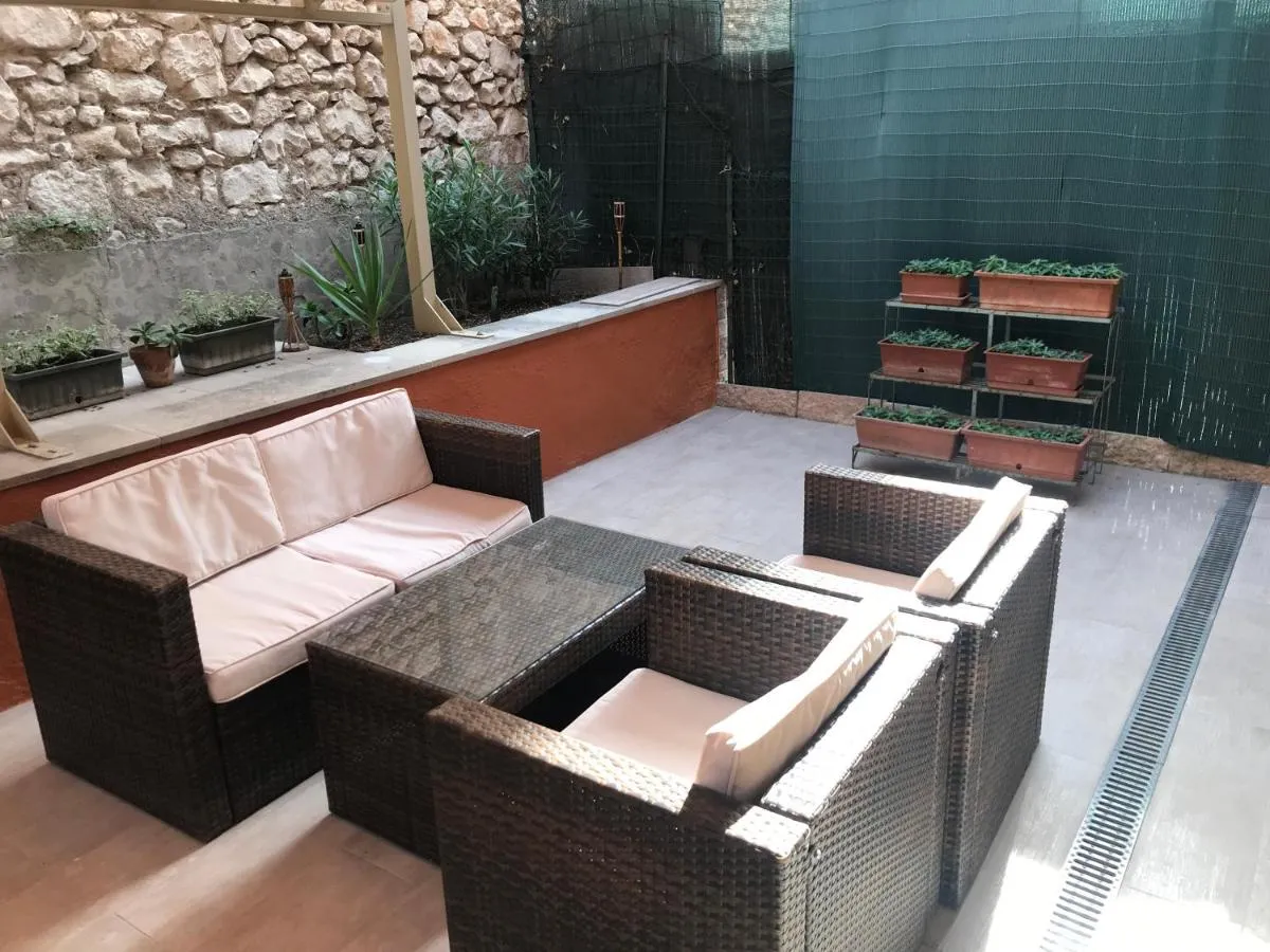Image 2 of Garden Wine Suite