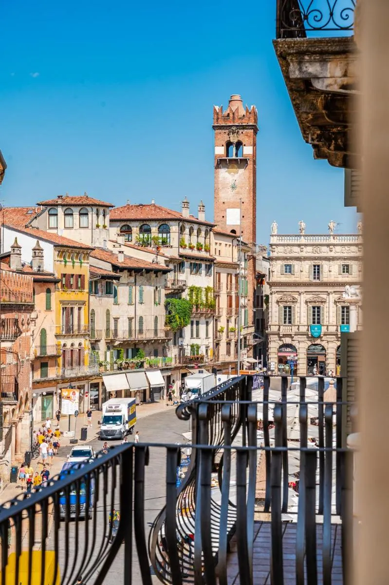 Image 3 of Hoomee Piazza Erbe