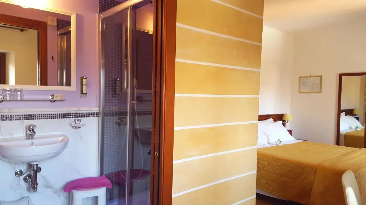 Image 2 of Hotel Aurora