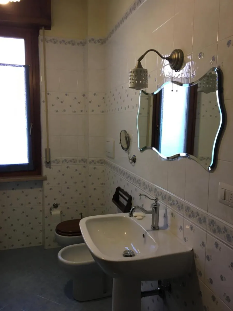 Image 6 of Interno 16