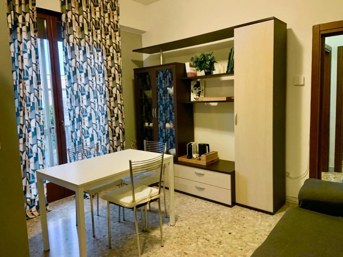 Image 2 of Interno 6