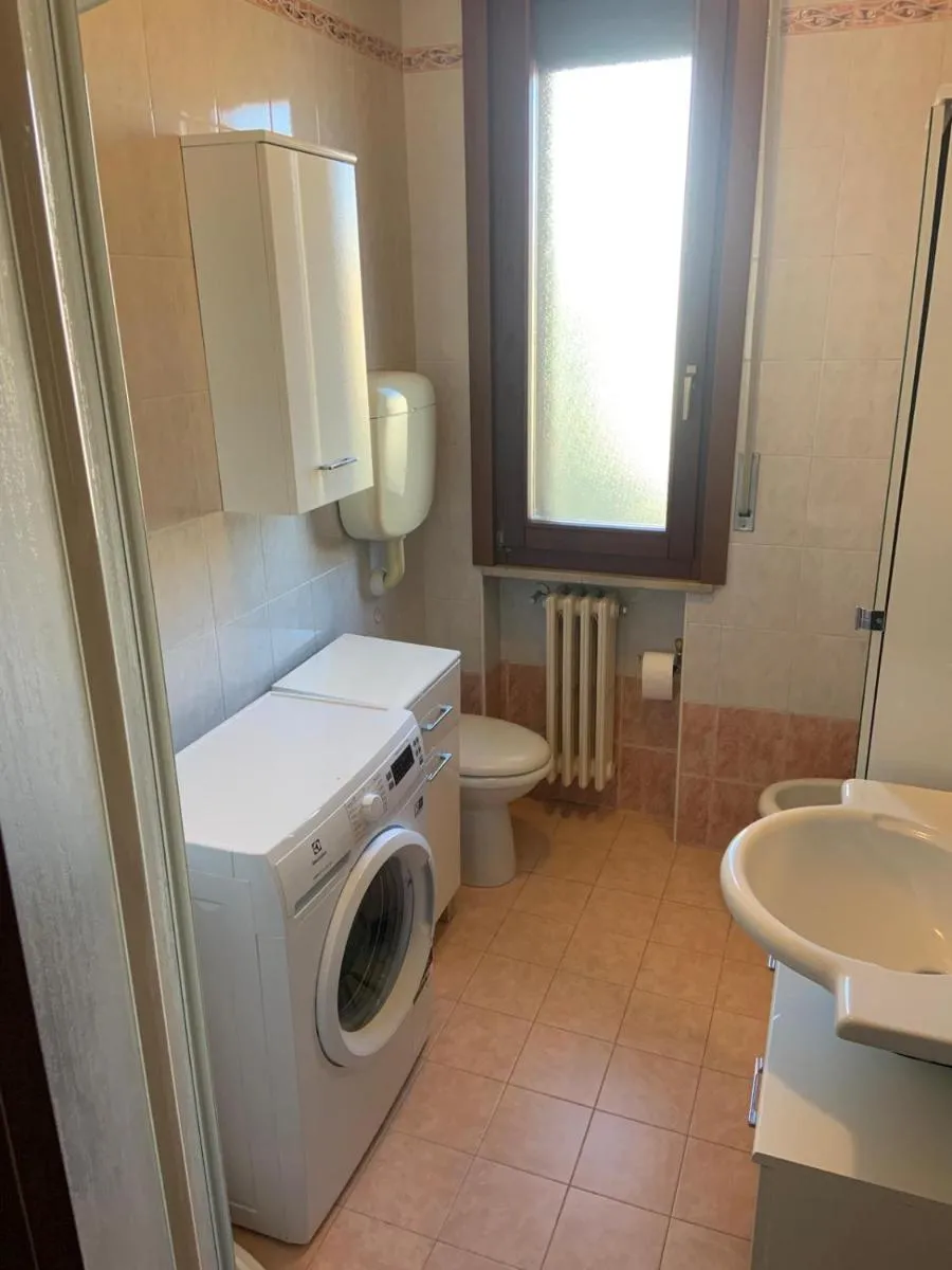Image 3 of Interno 6