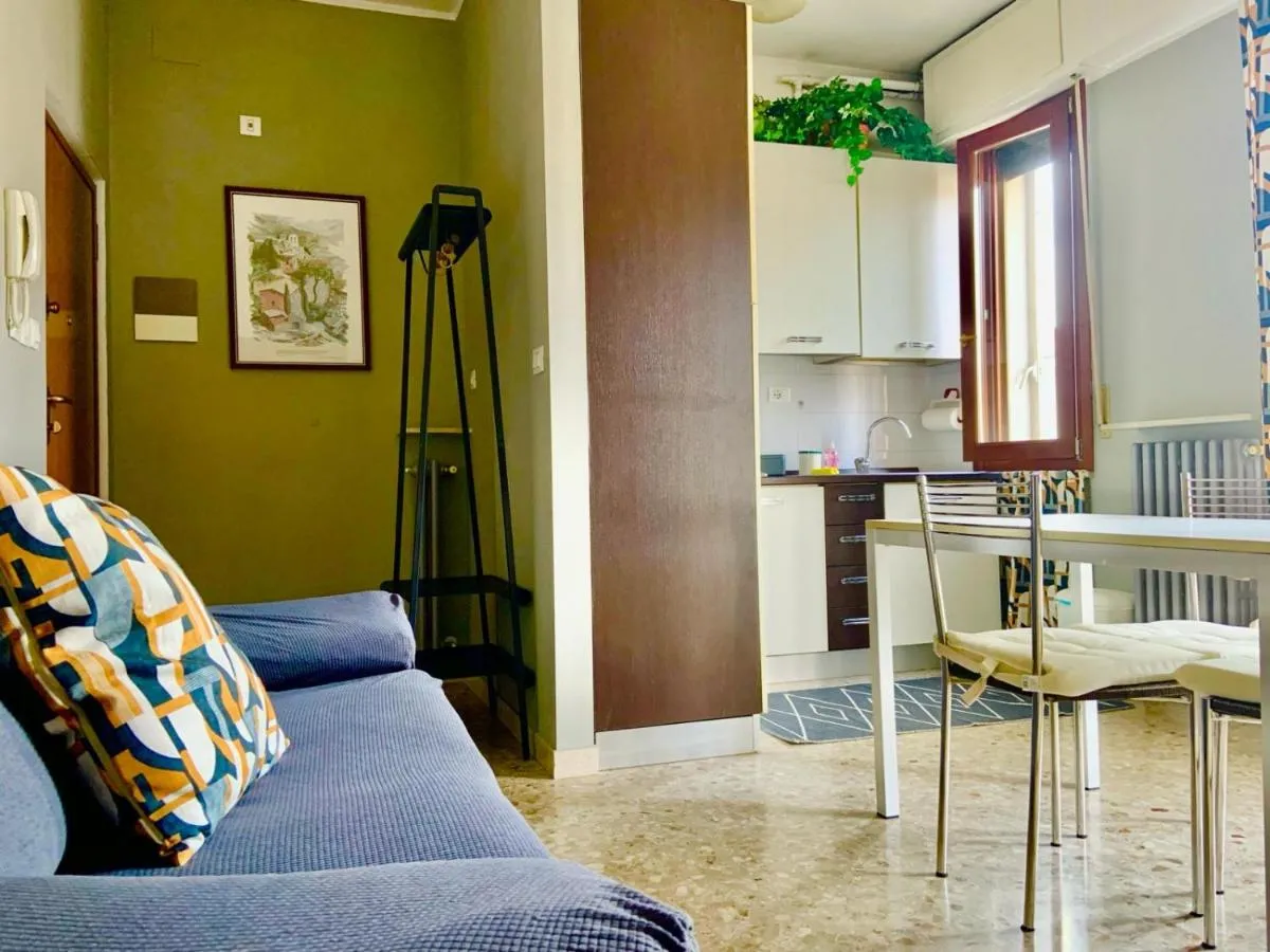 Image 1 of Interno 6