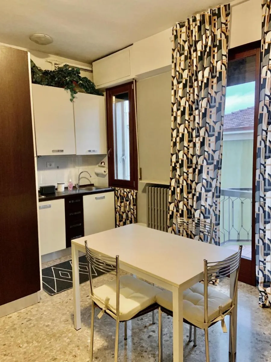 Image 5 of Interno 6
