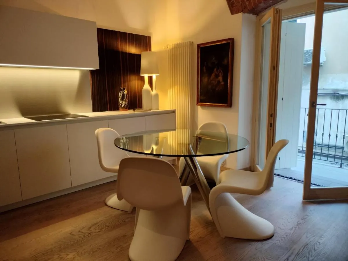 Image 2 of Juliet’s Neighbours- Luxury apartment