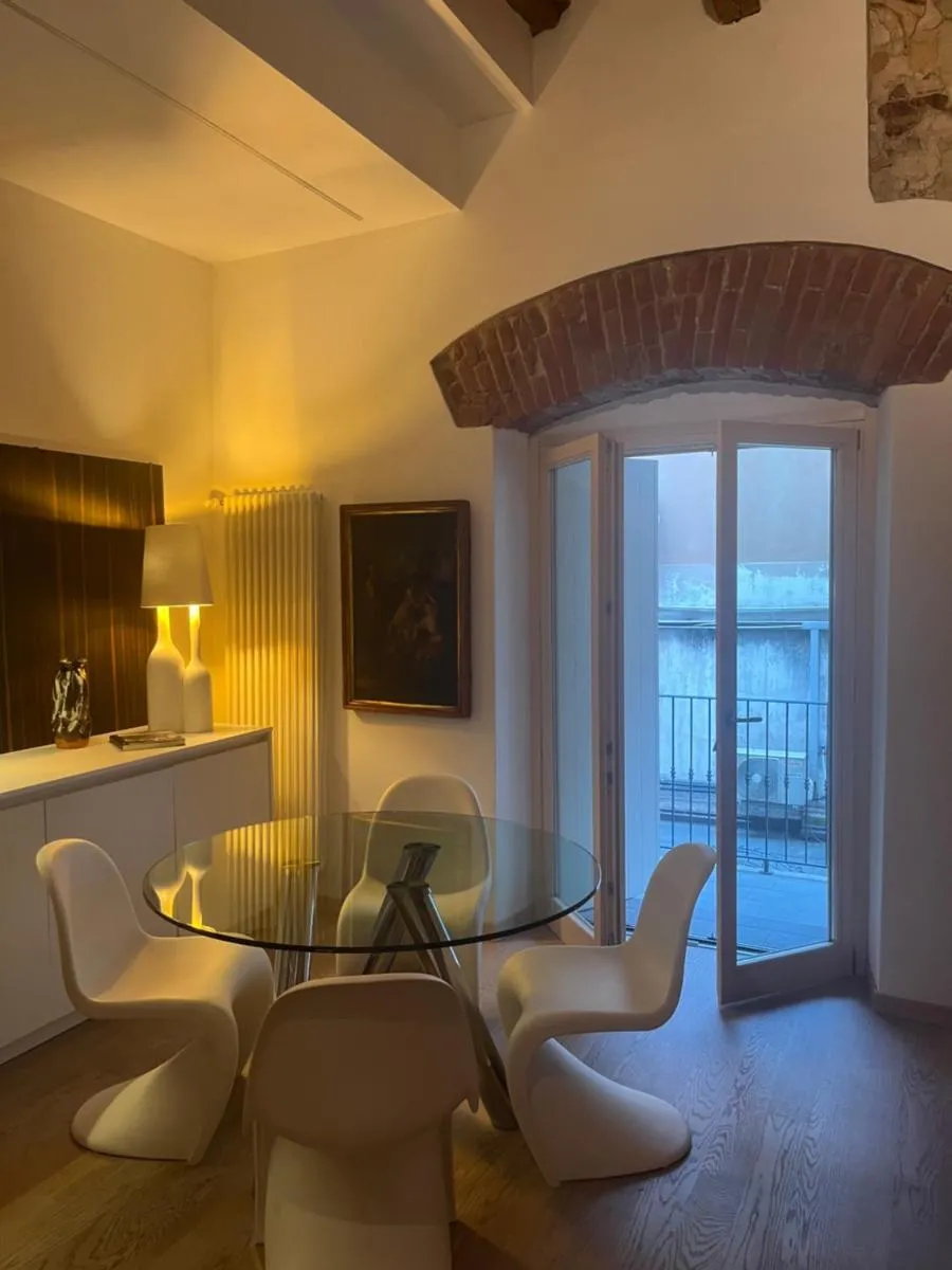 Image 4 of Juliet’s Neighbours- Luxury apartment