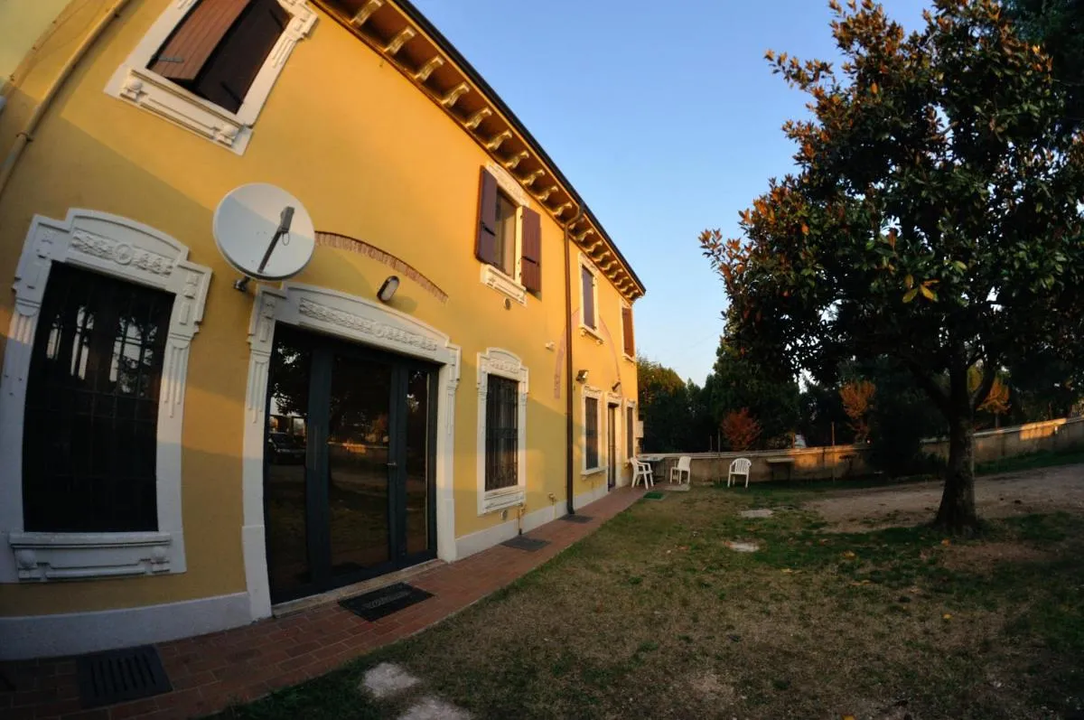 Image 4 of La Magnolia