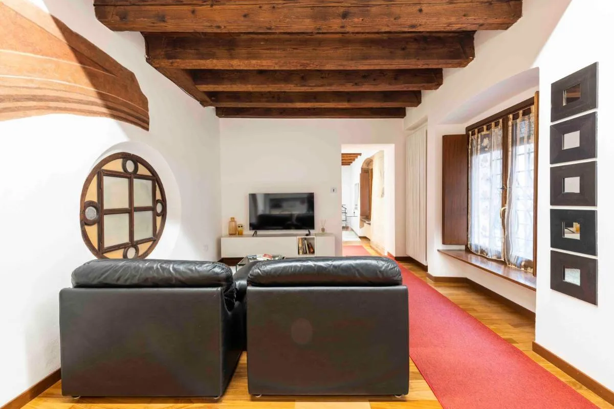Image 4 of Leoncino 9 city apartment