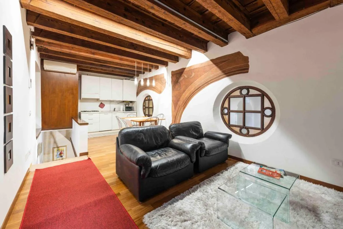 Image 2 of Leoncino 9 city apartment