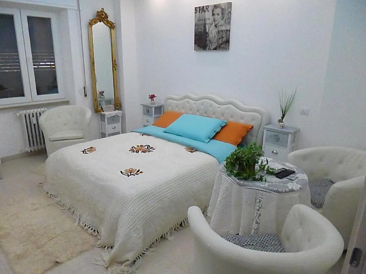 Image 6 of Monaco Rooms