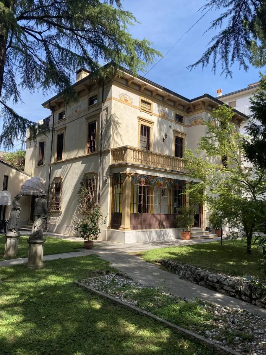 Image 3 of Monolocale in villa con giardino vicino al centro