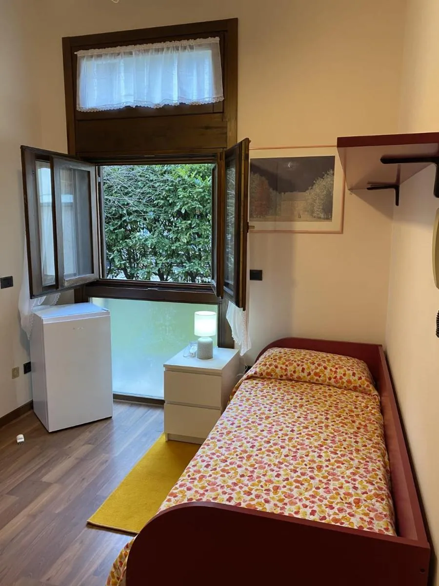 Image 4 of Monolocale in villa con giardino vicino al centro