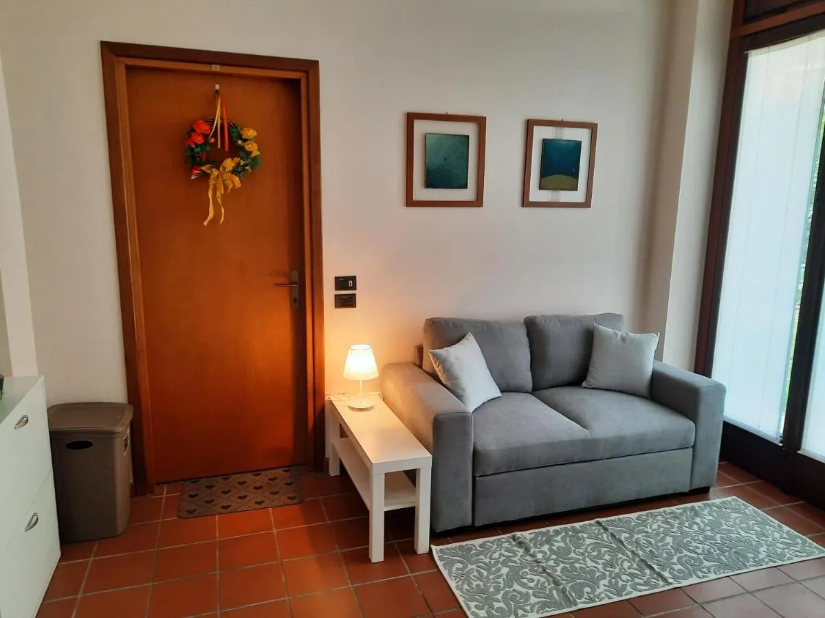 Image 2 of Monolocale in villa con giardino vicino al centro