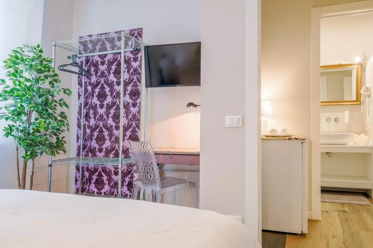 Image 3 of Olimpia House room