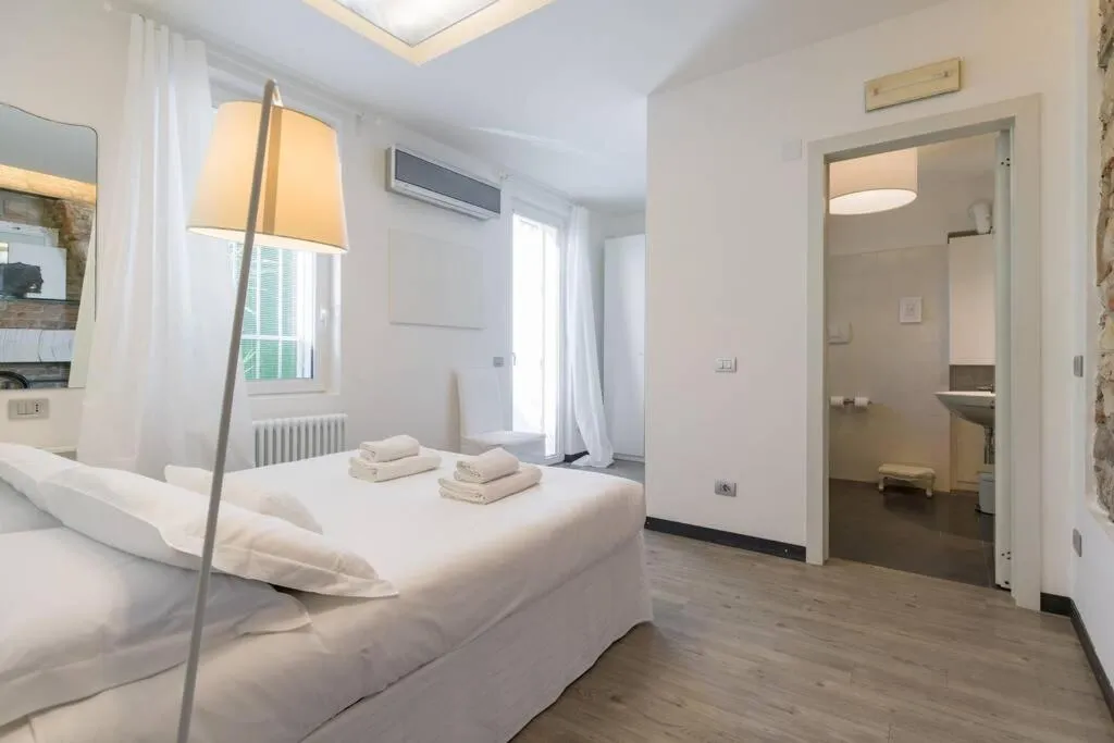 Image 5 of PUNTO LUCE HOME in center of Verona