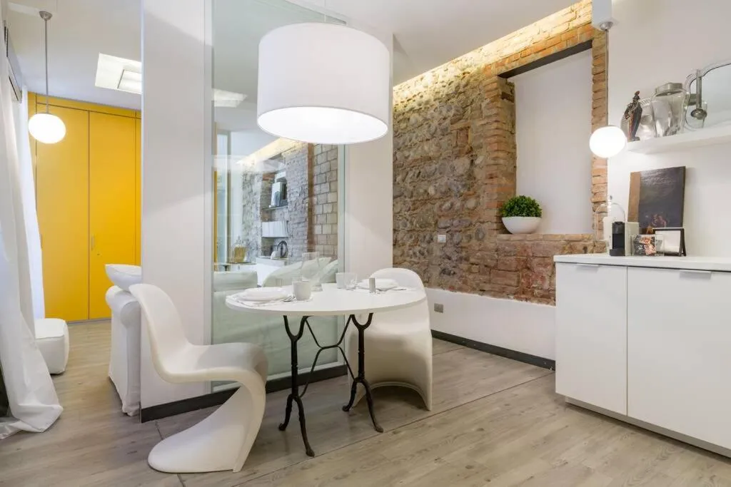 Image 2 of PUNTO LUCE HOME in center of Verona