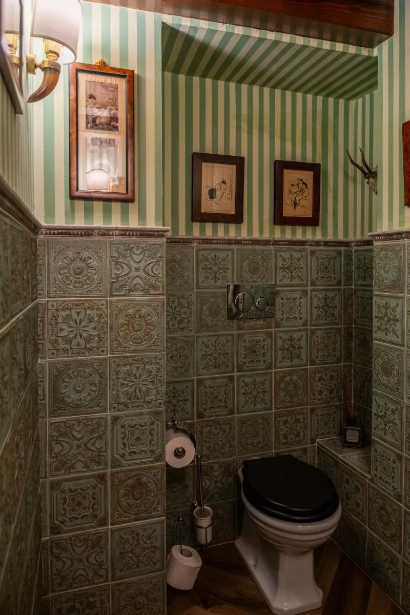 Image 6 of Regal House Verona REGIMENTAL