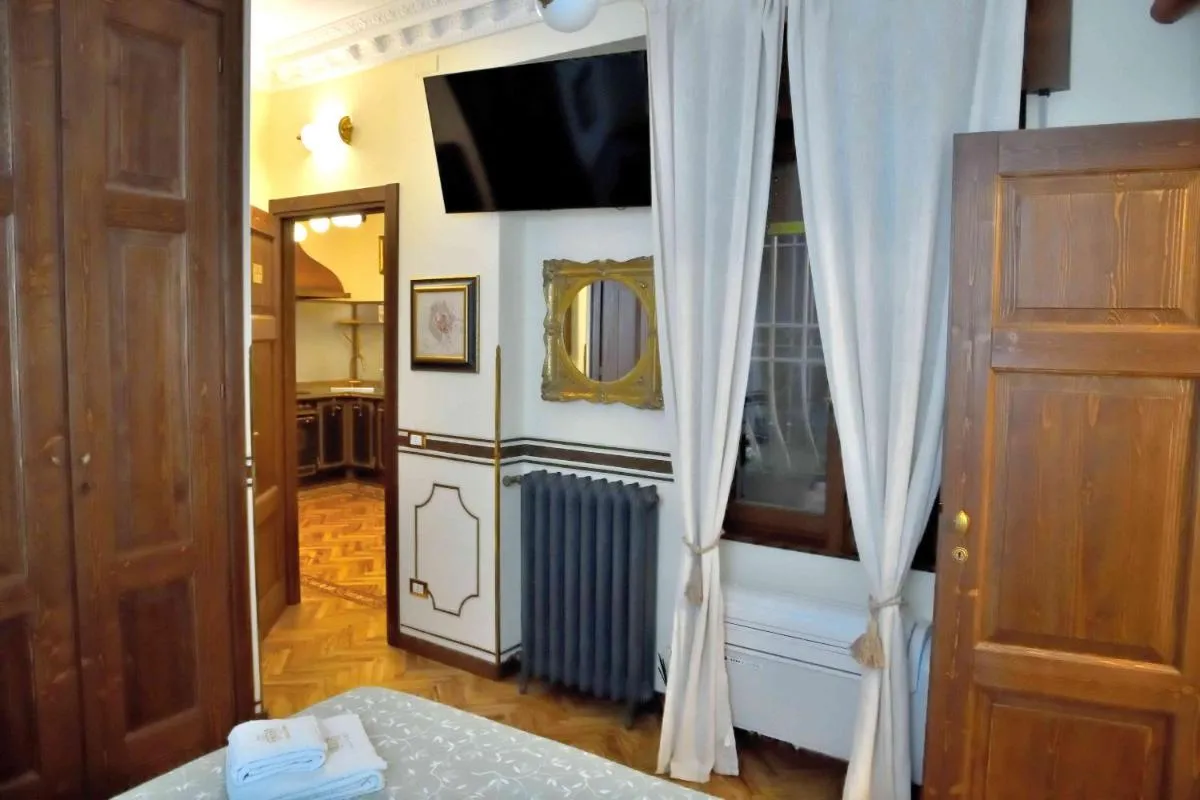 Image 1 of Regal House Verona Vescovado