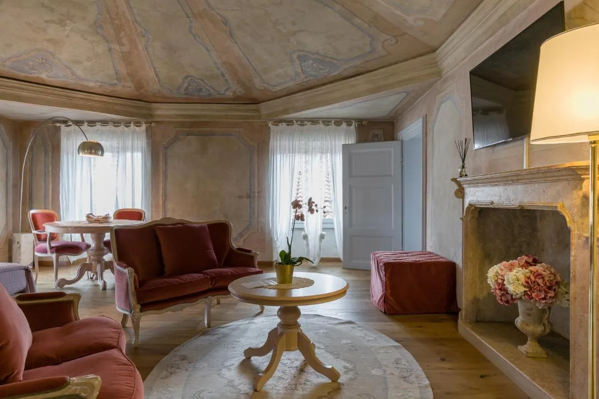Image 2 of Rooms Castelvecchio – Palazzo Canossa