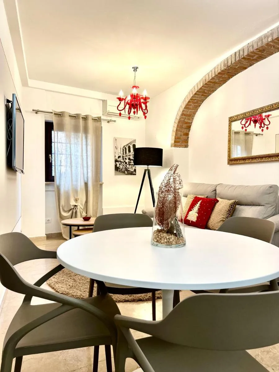 Image 5 of Rosso Verona Suite-Free Parking