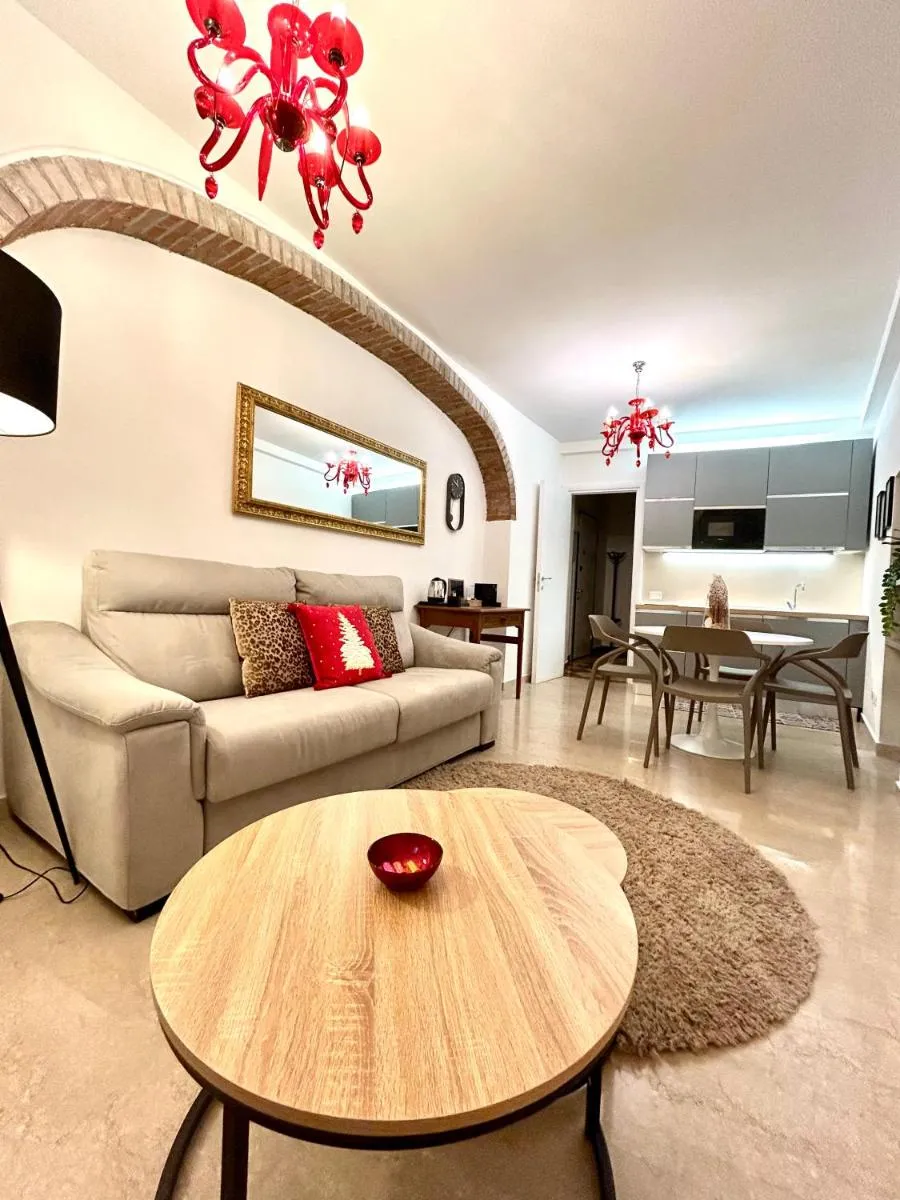 Image 1 of Rosso Verona Suite-Free Parking