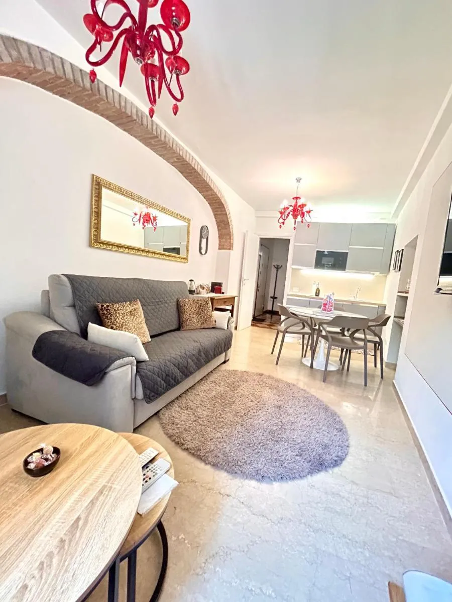 Image 4 of Rosso Verona Suite-Free Parking