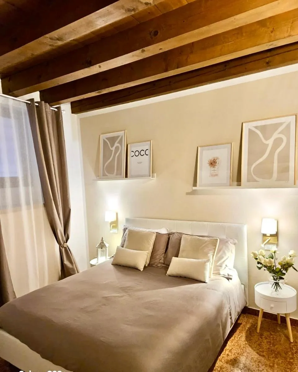 Image 2 of Rosso Verona Suite-Free Parking
