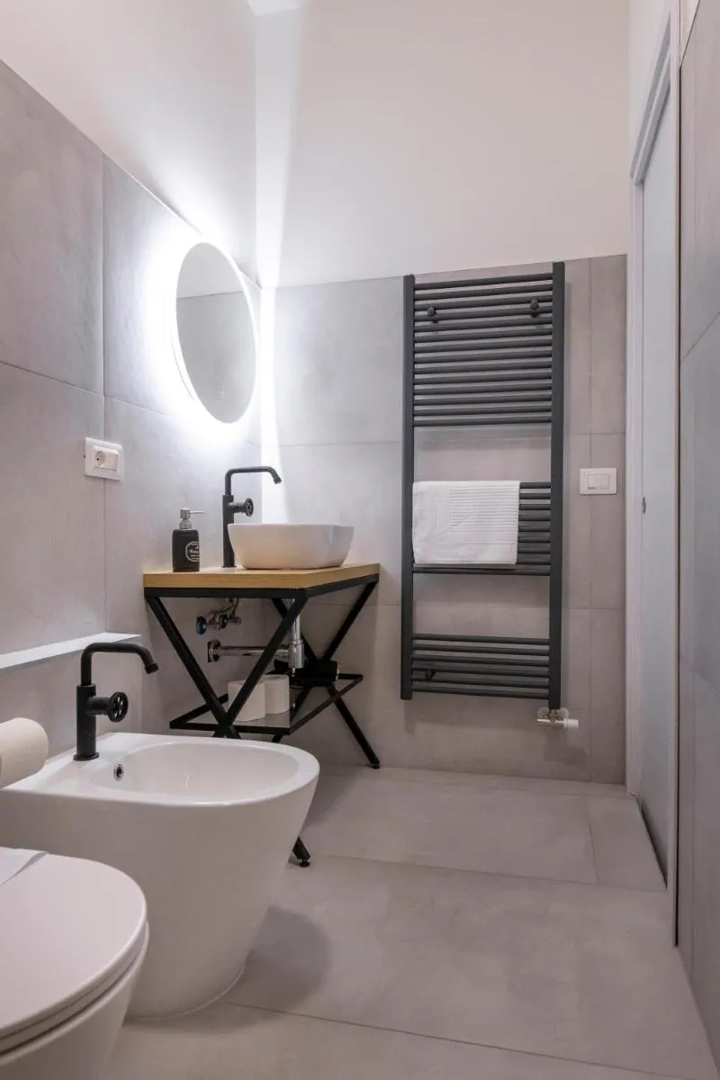 Image 3 of Shiny Rooms Verona