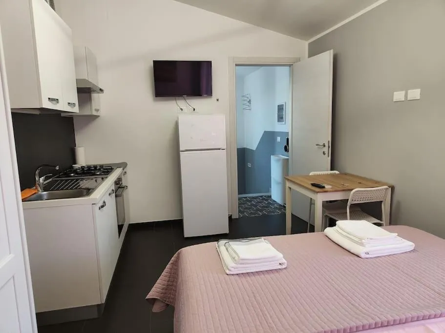 Image 2 of Studio Flat Verona 1
